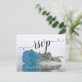 Elegant Reflecterend Sky Blue Roos Wedding RSVP Briefkaart (Staand voorkant)