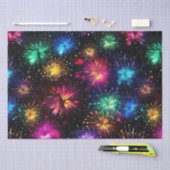 Elegant regenboogvuurwerk op zwarte achtergrond tissuepapier (Craft)