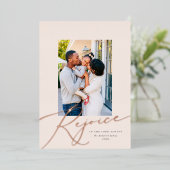 Elegant Rejoice Religieuze kerstfoto Roos Folie Feestdagenkaart (Staand Voorkant)