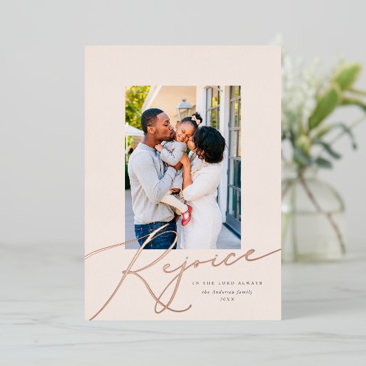 Elegant Rejoice Religieuze kerstfoto Roos Folie Feestdagenkaart (Staand Voorkant)