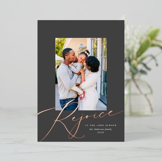 Elegant Rejoice Religieuze kerstfoto Roos Folie Feestdagenkaart (Staand Voorkant)