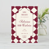 Elegant Retro Checkered Burgundy Wedding Save The Date (Staand voorkant)