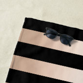 elegant rode lippen roos gouden strepen patroon strandlaken (In situ)