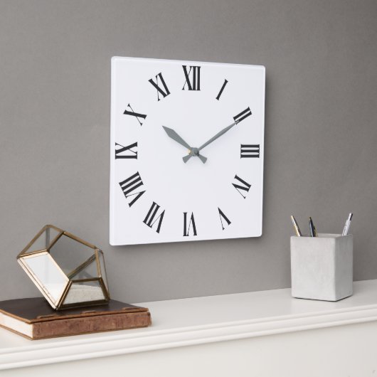 Elegant Roman Numerals Clock Face Design Vierkante Klok (Kantoor)