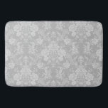 Elegant Romantic Chic Floral Damask-Grey Badmat<br><div class="desc">Elegant  geïnspireerd bloemdemasontwerp met chic monochrome licht-op-donkerpastelgrijze bloemen,  bladrolls en kronkelingen van delicate gelaatsribberen. Dit patroon is naadloos en kan omhoog of omlaag worden geschraapt.</div>
