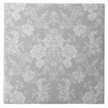 Elegant Romantic Chic Floral Damask-Grey Tegeltje<br><div class="desc">Elegant  geïnspireerd bloemdemasontwerp met chic monochrome licht-op-donkerpastelgrijze bloemen,  bladrolls en kronkelingen van delicate gelaatsribberen. Dit patroon is naadloos en kan omhoog of omlaag worden geschraapt.</div>