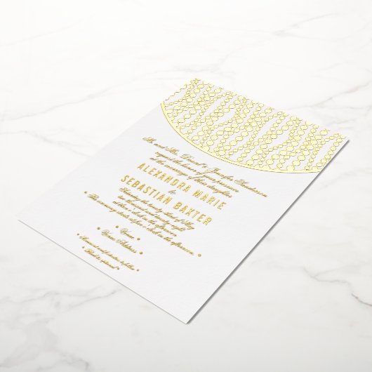 Elegant Romantic Script Golden Pearls Weddenschap  Folie Uitnodiging (Gedraaid)