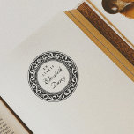 Elegant   Ronde Ex Libris Boek Rubberstempel<br><div class="desc">Een elegante, gepersonaliseerde boekzegel met een rond lijst. In het lijst is "ex libris" afgedrukt in serif hoofdletters, hieronder is jouw naam geschreven in chique schrift letters. Een ogend ontwerp, ideaal voor boekenliefhebbers, bibliothecarissen en docenten. Dit is de houten rubberen stempel - kies de handgreep en inktpad opties volgens uw...</div>
