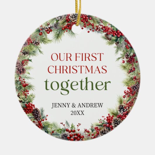 Elegant rood en groen Onze Eerste Kerstmis Keramisch Ornament (Voorkant)