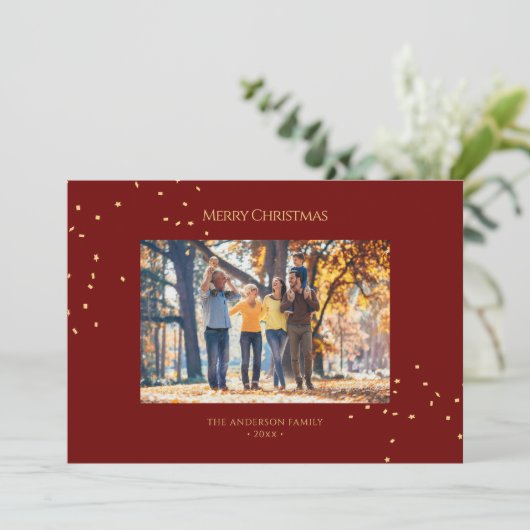 Elegant Rood & Goud Confetti Vrolijke Kerstfoto Feestdagenkaart (Staand voorkant)