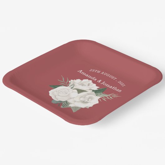 Elegant rood leer en witte rozen bruiloft papieren bordje (Gebogen)