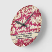 Elegant rood meer toile de jouy monogram ronde klok (Hoek)