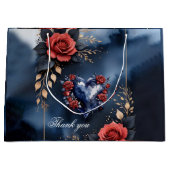 Elegant roos arrangement met goudkleurig blad groot cadeauzakje (Voorkant)