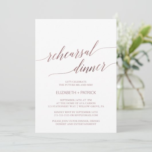 Elegant Roos Gold Calligraphy Rehearsal Dinner Kaart (Staand voorkant)