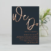 Elegant Roos Gold & Donkerblauw 'We Do' Bruiloft Folie Uitnodiging (Staand Voorkant)