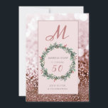 Elegant Roos Gold Glitter 50th Birthday Kaart<br><div class="desc">Elegant roos gold bokeh glitter December - verjaardagsuitnodiging met holbessen,  woeste en kische initiaal. Geef partijgegevens aan de achterkant van de kaart een persoonlijk tintje. Stijl van grafische elegant.</div>