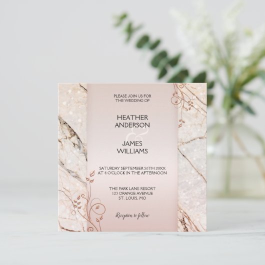 Elegant Roos Gold Marble Floral Wedding Invitation Kaart (Staand voorkant)