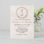 Elegant Roos Gold Monogram Wedding Folie Uitnodigi Folie Uitnodiging (Staand Voorkant)