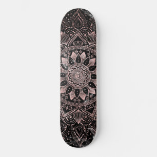 Elegant roos goud mandala stippen en marmerwerk. persoonlijk skateboard