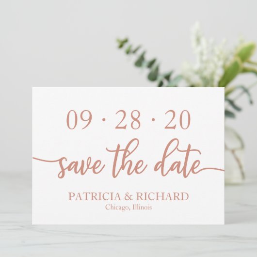 Elegant Roos Goud Script Bruiloft Opslaan De Datum Kaart (Staand voorkant)