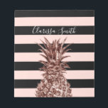 Elegant  roos goudananas & roze streep notitieblok<br><div class="desc">Moderne en schattige bruine roos gouden anananas,  wazige roze en zwarte stripe achtergrond.</div>