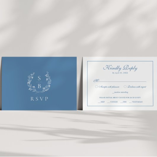 Elegant Royal Blue Monogram Botanische krans RSVP Informatiekaartje