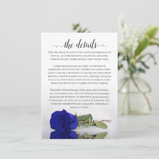 Elegant Royal Blue Reflecting Roos Wedding Details Informatiekaartje (Staand voorkant)