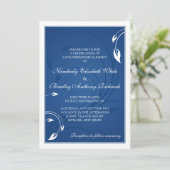 Elegant Royal Blue White Floral Wedding Invitation Kaart (Staand voorkant)