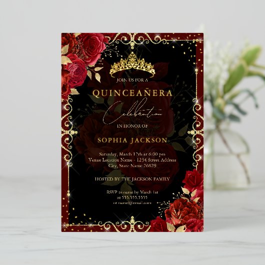 Elegant Royal Red Gold Roos Quinceanera Folie Uitnodiging (Staand Voorkant)