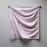 Elegant  roze blauw toile de jouy plein sjaal<br><div class="desc">retro blauw roze toile de jouy Scarf. Verrijk uw garderobe met de tijdloze elegantie van de design van toile de jouy, geïnspireerd op de prachtige patronen van Franse landschapscènes. Deze verfijnde Toile prints zijn een all time rage op dit moment, prachtige design die natuurlijke schoonheid en charme brengen. Deze modieuze...</div>