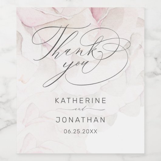 Elegant roze bloemblaadje bloemenscript bruiloft d wijn etiket (Enkel label)