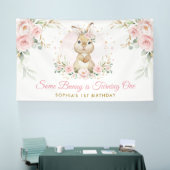 Elegant roze bloemenkonijn konijn meisje verjaarda spandoek (Beurs)