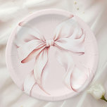 Elegant Roze Bow Baby Vrijgezellenfeest Papieren Bordje<br><div class="desc">Elegante blush roze boogpapier borden ideaal voor baby showers of vrijgezellenfeesten. Achtergrond afbeelding door Freepik.</div>