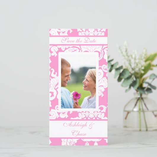 Elegant roze Damask slaat de datum opUw foto Save The Date (Staand voorkant)