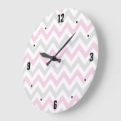 Elegant roze, grijs en wit Chevron Pattern Grote Klok (Hoek)