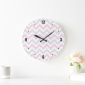 Elegant roze, grijs en wit Chevron Pattern Grote Klok (Huis)