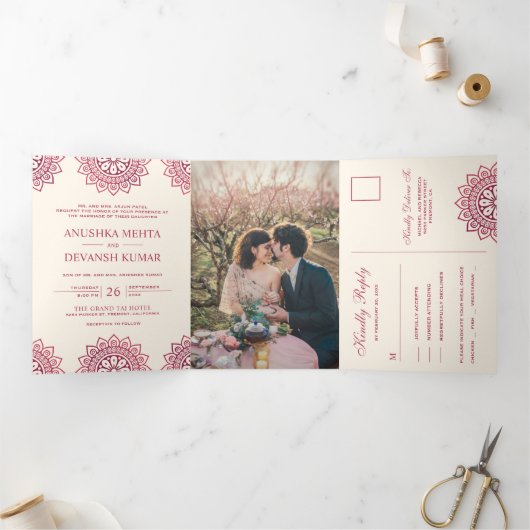 Elegant roze Mandala Traditioneel Indiaas huwelijk Drieluik Uitnodiging (Binnen)