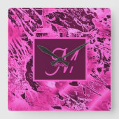 Elegant Roze Marmer vet Monogram Typografie Vierkante Klok (Voorkant)