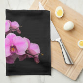 Elegant roze orchideeën Phalaenopsis op zwart Theedoek (Quarter Fold)