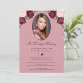 Elegant Roze Rood Bloemen Foto Memorial Service Kaart (Staand voorkant)