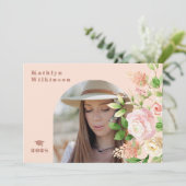 Elegant roze Rose Floral Arch Foto Afstuderen Aankondiging (Staand voorkant)