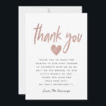 Elegant Roze Rose Gold Glitter Baby shower Bedankkaart<br><div class="desc">Elegant en glam baby shower bedankje met een faux roos gouden glitter typografie tekst die zegt "dank je" met een hart onder het. Er is een standaardbericht dat kan worden bewerkt. Modern roze ontwerp voor een babymeisjesdouche.</div>