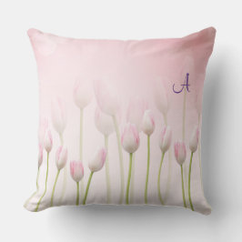 Elegant roze Tulps Spring Vibe Monogram Pillow Kussen