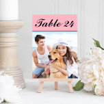 Elegant Roze Zwart Huisdier Foto Trouwtafel Nummer Kaart<br><div class="desc">Perfect voor dierenliefhebbers en hondenliefhebbers! Deze elegante en unieke trouwtafel nummerkaarten zijn voorzien van een foto van uw furbaby. Zwart aangepast script met anjerroze achtergrond kleur - let op, kleuren kunnen worden gewijzigd. Om te bestellen: typ het tabelnummer in, klik op "wijzigen" bij de standaardfoto om uw eigen foto te...</div>