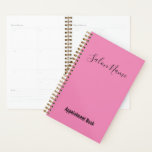 Elegant roze zwart Script Salon Appointbook Planner<br><div class="desc">Het bevorderen van uw schoonheidssalon is gemakkelijk met een branded pen om uw cliënten te geven.De vertoningstekst is een elegant zwart manuscript. U kunt de vertoningstekst met een douanebericht zoals de naam van uw schoonheidssalon en telefoonaantal vervangen. De pen is roze. De tekst is zwart. Deze promotiepen hebben geen minimum....</div>