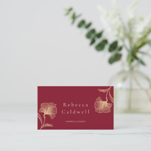 Elegant Ruby Red Floral Vrouwelijk Visitekaartje (Staand voorkant)