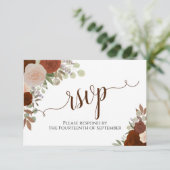 Elegant Rust Sinaasappel Floral Calligraphy Weddin RSVP Kaartje (Staand voorkant)