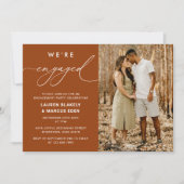 Elegant Rustisch Script Engagement Party Kaart (Voorkant)