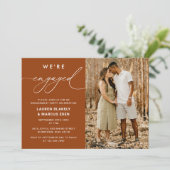 Elegant Rustisch Script Engagement Party Kaart (Staand voorkant)