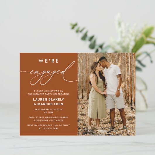 Elegant Rustisch Script Engagement Party Kaart (Staand voorkant)